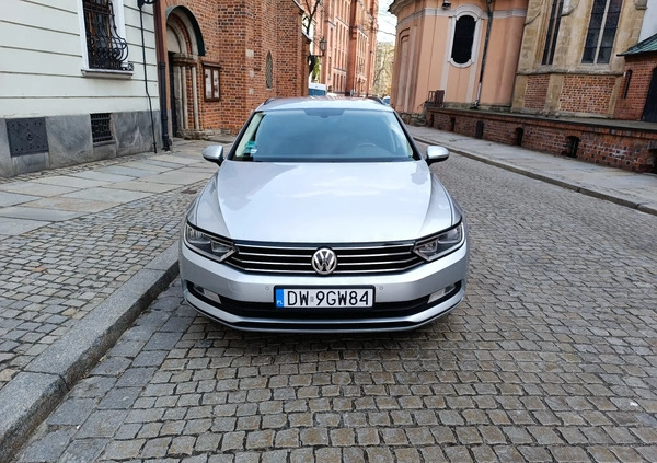 Volkswagen Passat cena 45500 przebieg: 244000, rok produkcji 2016 z Wrocław małe 277